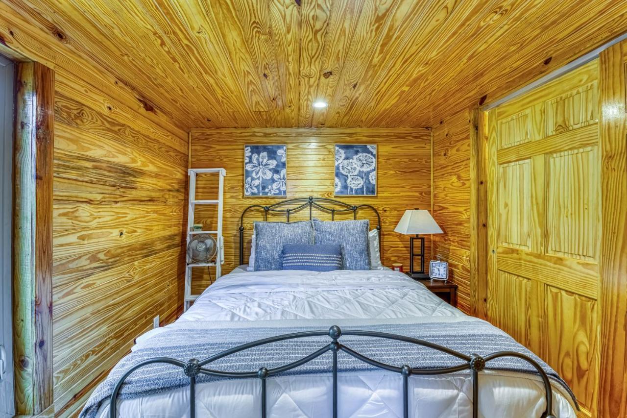 The Gemini-A Dreamy, Waterfront Tiny Cabin Rogersville المظهر الخارجي الصورة
