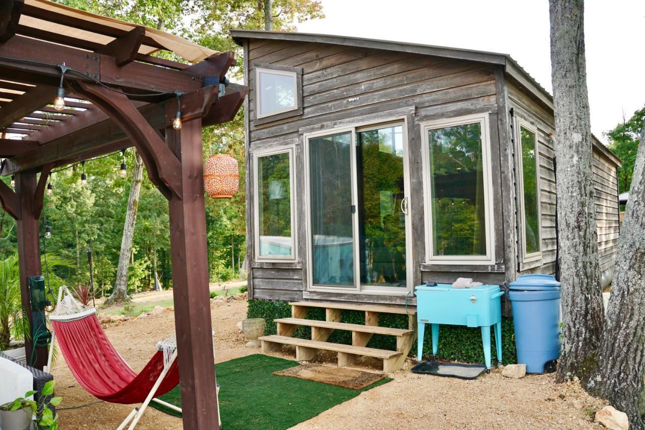 The Gemini-A Dreamy, Waterfront Tiny Cabin Rogersville المظهر الخارجي الصورة