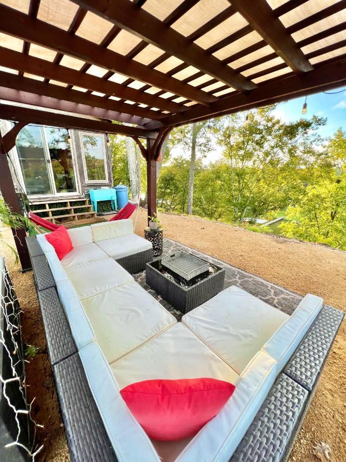 The Gemini-A Dreamy, Waterfront Tiny Cabin Rogersville المظهر الخارجي الصورة